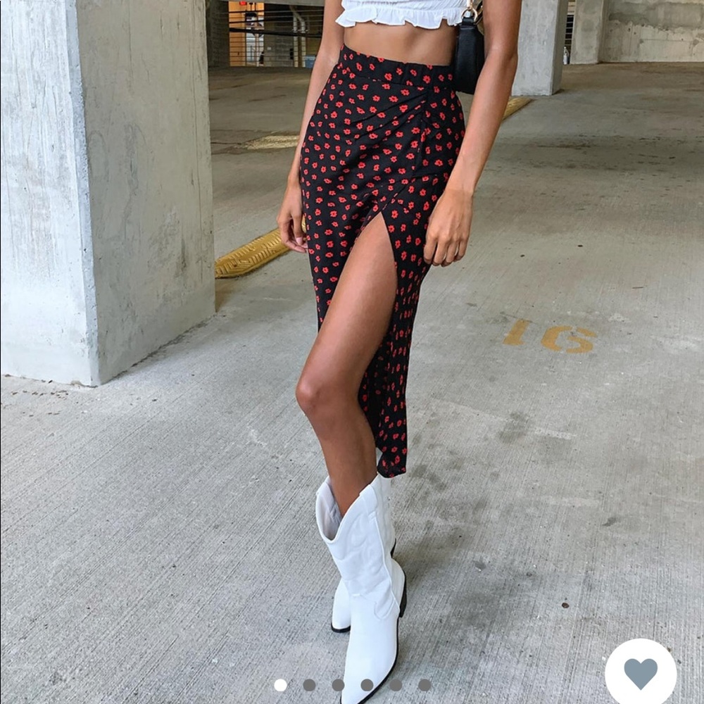 MIDI slit skirt